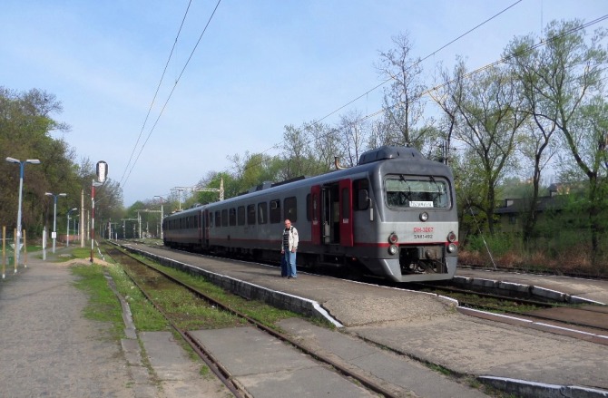 SN83 (DH1) w oryginalnym malowaniu kolei holenderskich jako pociąg os. KS 44120 do Czechowic-Dziedzic na stacji w Cieszynie.