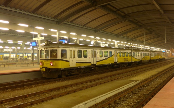 EN57-815 jjako poc. IR 64102 "Rudawy" na stacji w Katowicach.